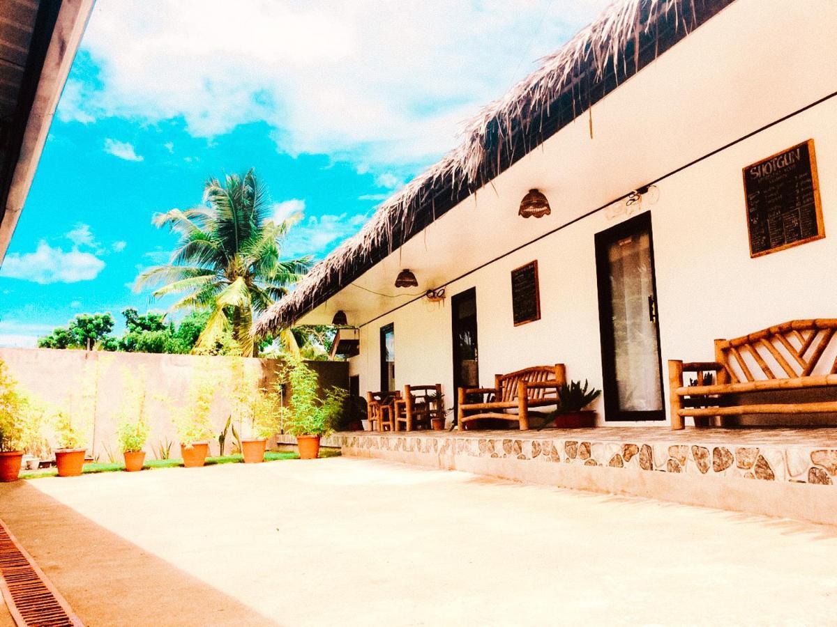 The Hangover Hostel Moalboal Exterior foto